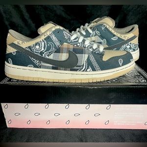 Travis scott dunk low with special box